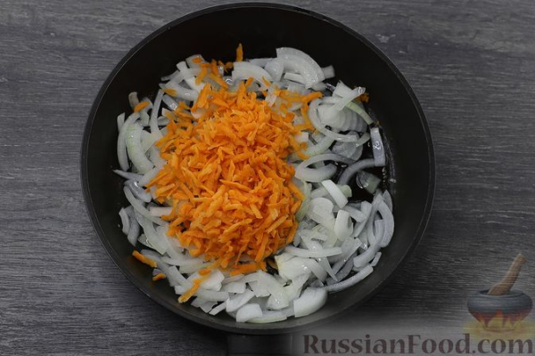 Кабачки, тушенные в сметане, с чесноком и перцем чили