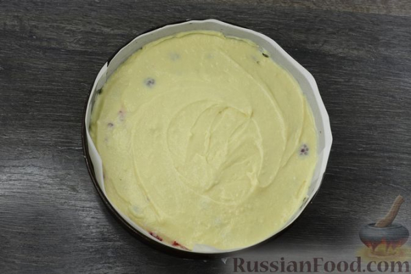Шоколадный пирог с малиной
