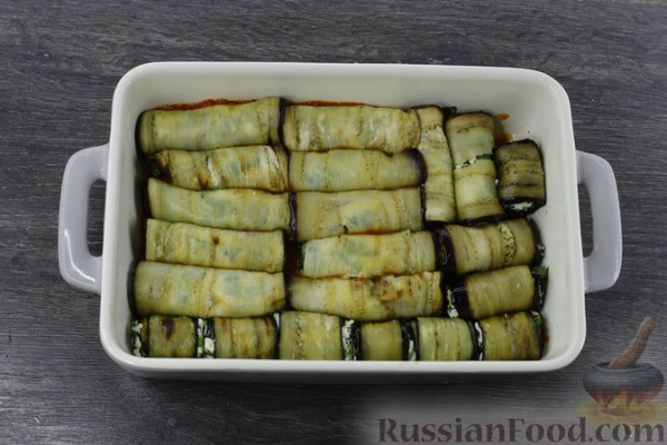 Рулетики из баклажанов с творогом и сыром