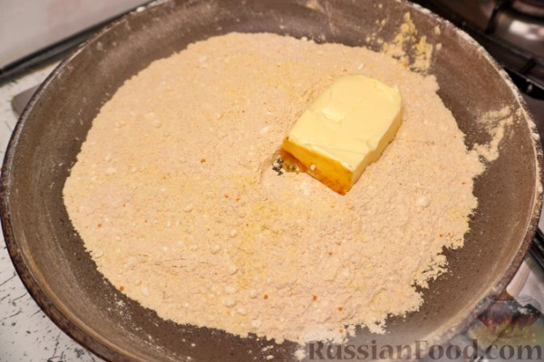 Солёные булочки с начинкой из обжаренной муки и пряностей
