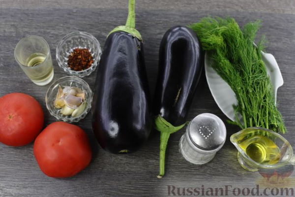 Острая закуска из жареных баклажанов с помидорами