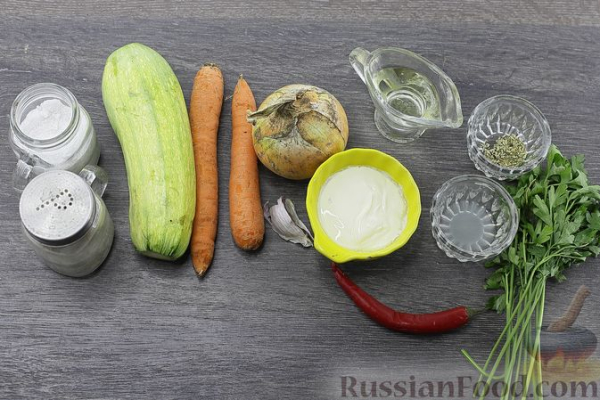 Кабачки, тушенные в сметане, с чесноком и перцем чили