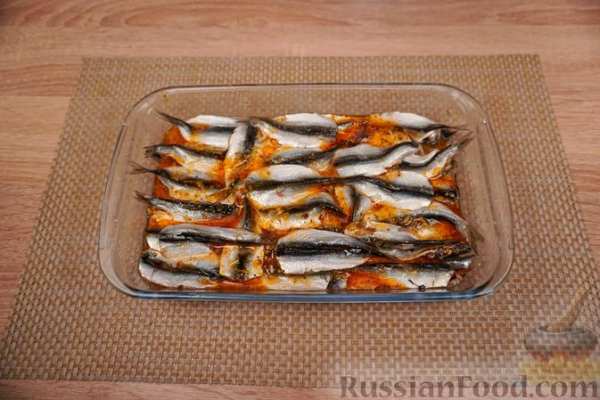 Брускетты с анчоусами в цитрусовом маринаде, фетой и оливками