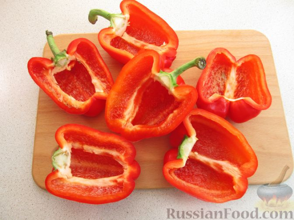 Запечённый перец, фаршированный картофельным пюре и мясом
