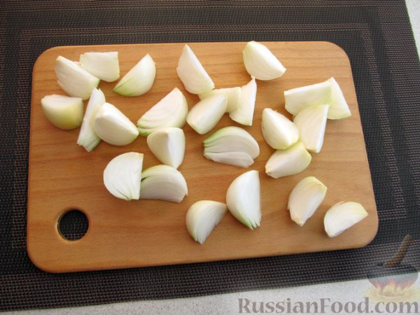 Молодая морковь, запечённая с луком