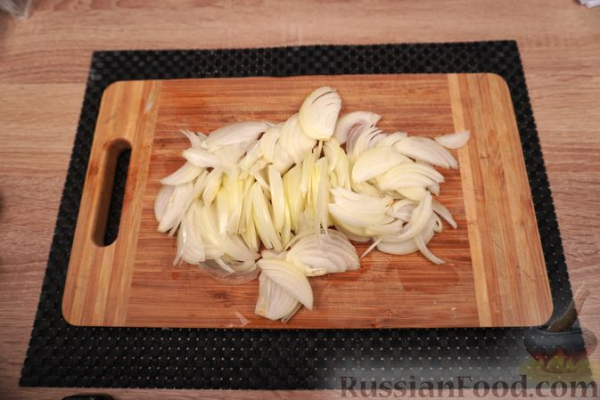 Польские зразы из говядины, с солёными огурцами, беконом и луком