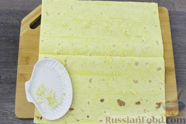 Рулетики из лаваша с баклажанами, помидорами и сыром