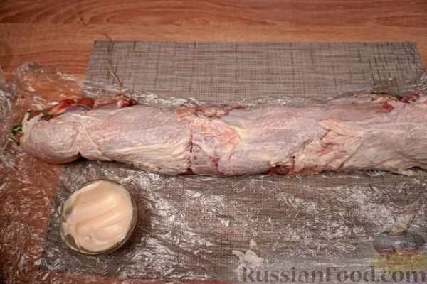 Куриный рулет с запечённым перцем и сыром