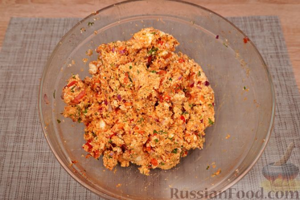 Кабачки, фаршированные творогом, брынзой и сладким перцем