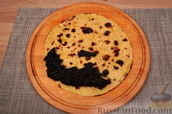 Локше (картофельные лепёшки со сладкой маковой начинкой)