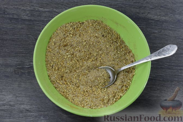 Сдобный рулет с орехово-медовой начинкой