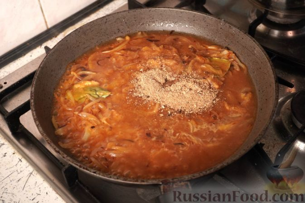 Польские зразы из говядины, с солёными огурцами, беконом и луком
