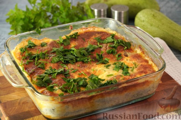 Хек, запечённый с кабачками и сливочным соусом