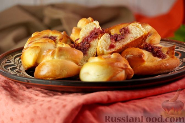 Погача с розовым вареньем