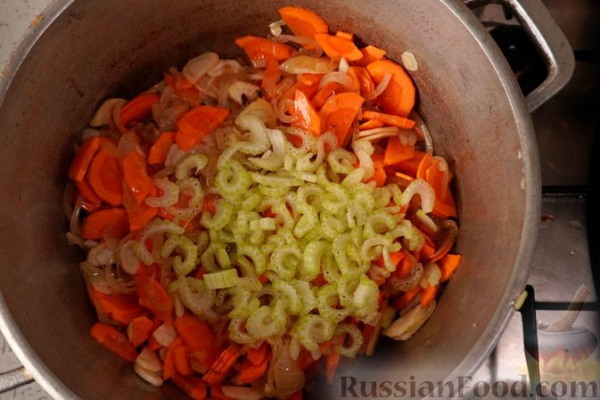 Кифтелуце в овощном соусе