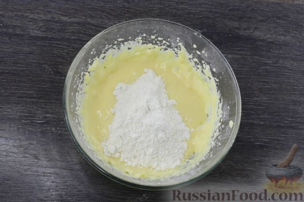 Шоколадный пирог с малиной