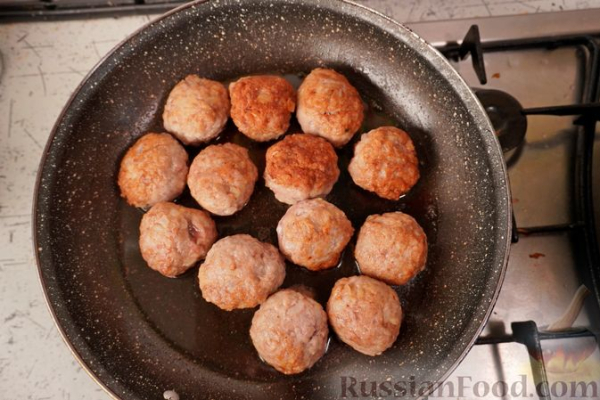 Кифтелуце в овощном соусе