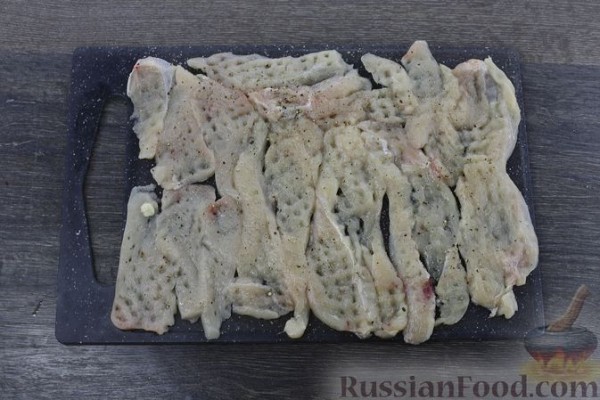 Рулетики из кабачков с курицей
