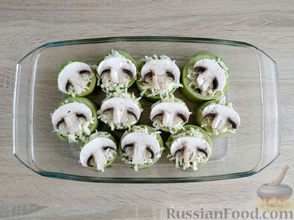Кабачки, фаршированные булгуром, шампиньонами и морковью (в духовке)
