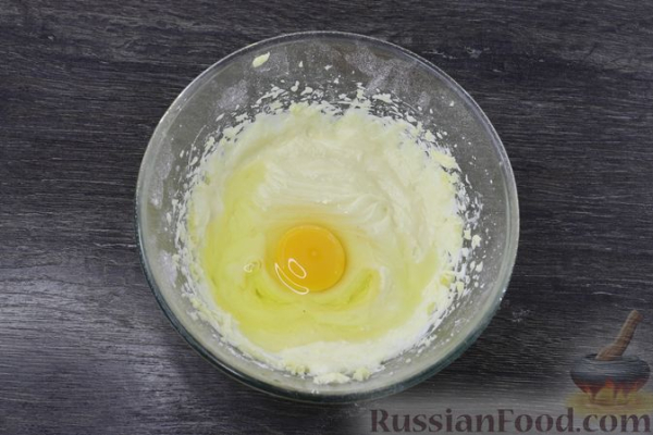 Шоколадный пирог с малиной