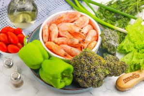 Креветки с овощами